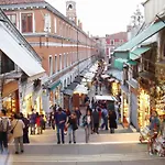 Ca' Laura - Centro - 10 Min From Venice Lejlighed