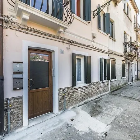 Апартаменты Ca' Laura - Centro - 10 Min From Venice Мурано